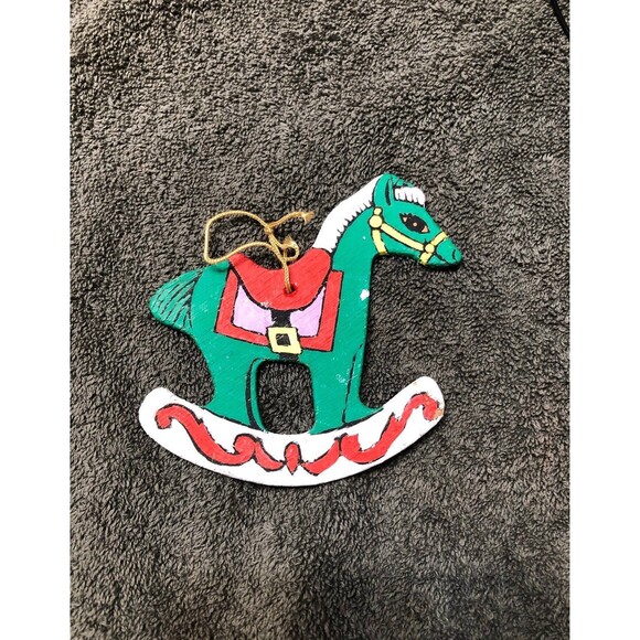 Rustic Sleigh full of Christmas ornaments - Picture 8 of 10